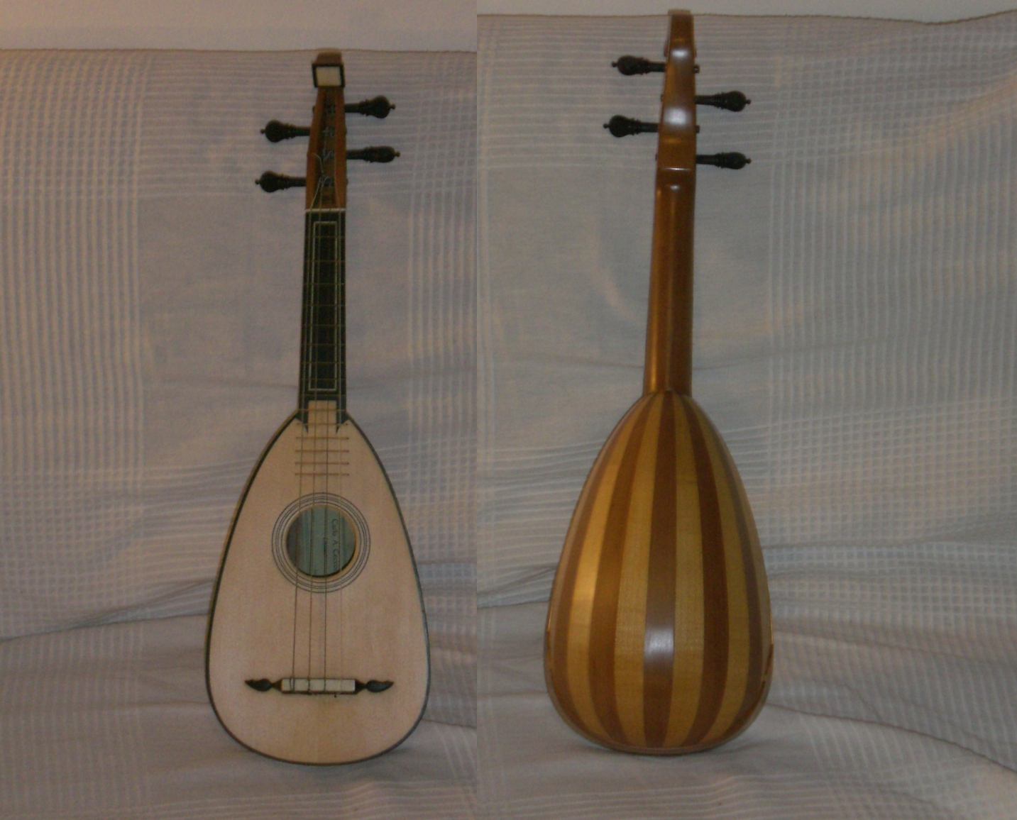 mandolino bresciano (o cremonese) a 4 ordini semplici da Mattia Scolari (1799), tavola in abete, doghe in pero, tastiera in ebano,  diapason cm 32, copia del liutaio Carlo A. Cecconi (Tarquinia, VT, 2003)