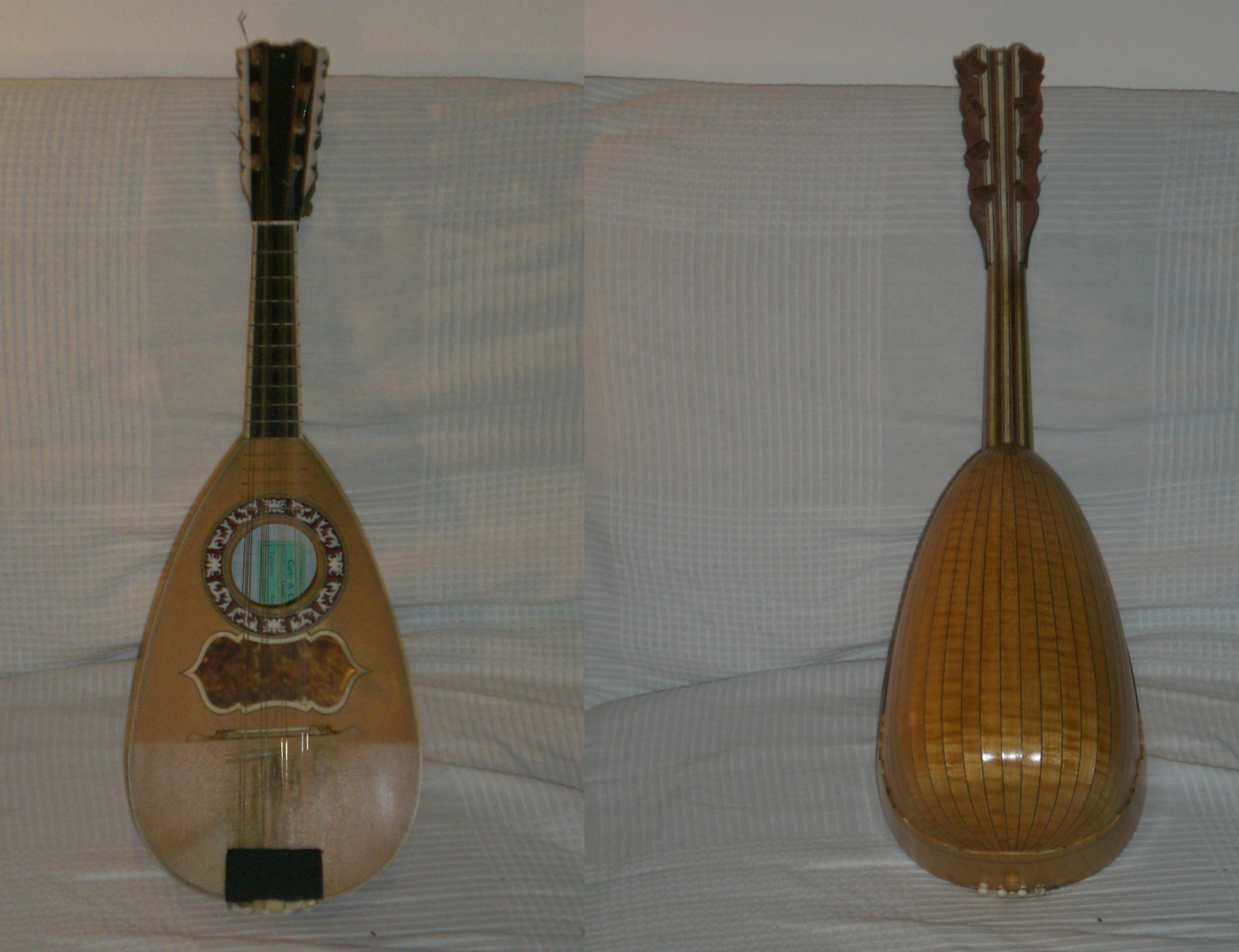 mandolino napoletano barocco  a 4 ordini doppi (Napoli, 1769/70) da Antonio e Giovanni Vinaccia, tavola in abete, doghe in acero, tastiera in ebano, diapason cm 33, copia del liutaio Carlo A. Cecconi (Tarquinia, VT, 2004)